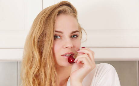 Met Art are excited to present you with a gallery showcasing Ellie unveiling hot shape