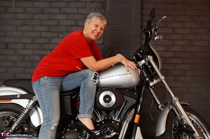 TAC Amateurs are excited to present you with a picture gallery showcasing Savana xxx gallery 268577